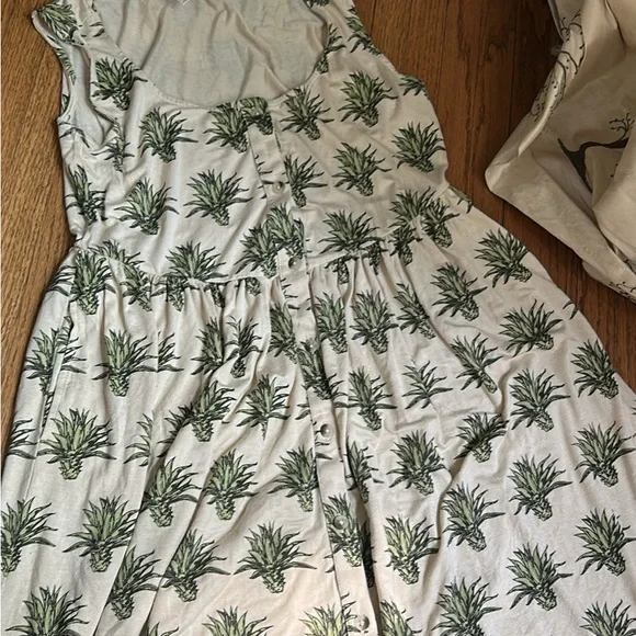 Kate Quinn - Picture 3 of 3